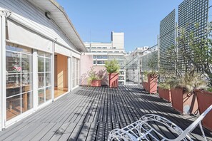 Căn hộ Executive, quang cảnh thành phố | Két bảo mật tại phòng, bàn, khu vực làm việc phù hợp cho laptop 