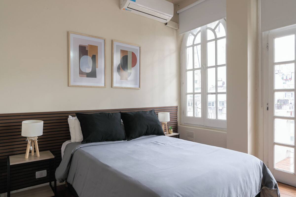 Comfort Apartment | In-room safe, desk, laptop workspace, blackout drapes