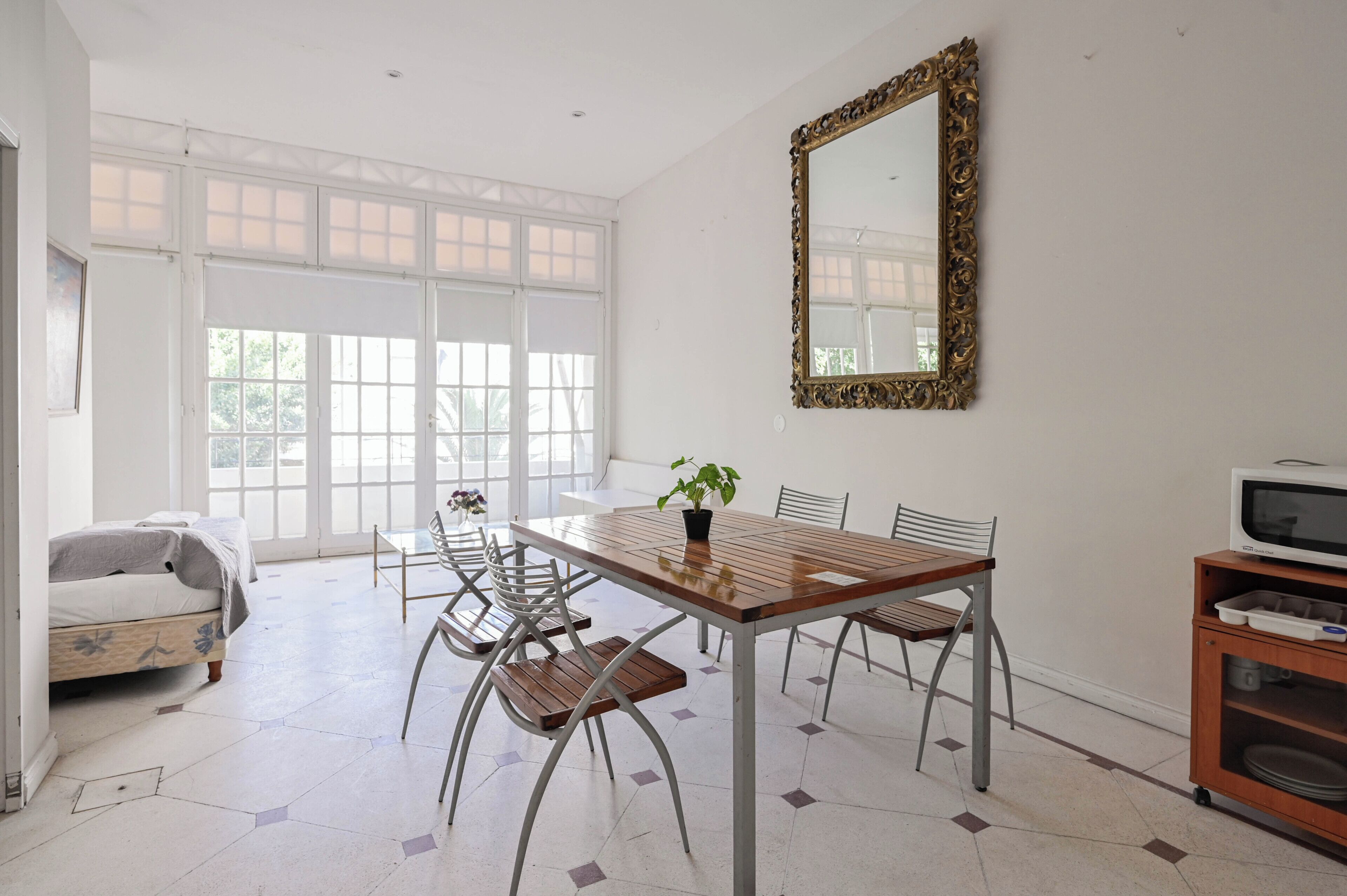 Executive-lejlighed - byudsigt | Pengeskab på værelset, skrivebord, arbejdsområde til bærbare computere