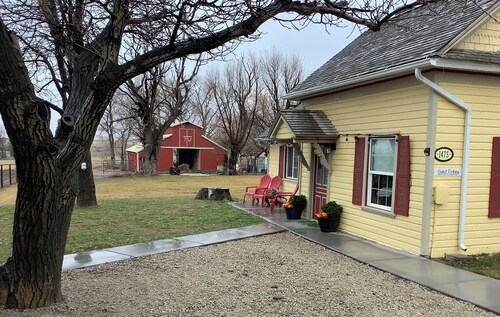Charming 2-bedroom farmhouse in beautiful Rush Valley with AC