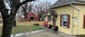 Charming 2-bedroom farmhouse in beautiful Rush Valley with AC