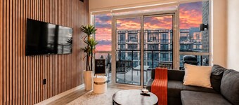Stunning 1BR w Pool ~ Free Parking & Self Check-In