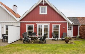 Outdoor dining - Lovely home in Brenderup Fyn with sauna (Brenderup Fyn)