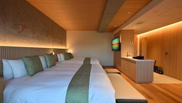 Premier Quadruple Room, Balcony, Sauna | Interior