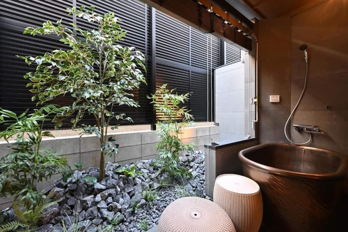 Japanilaistyylinen neljän hengen huone, näköala puutarhaan | Näkymä puutarhaan