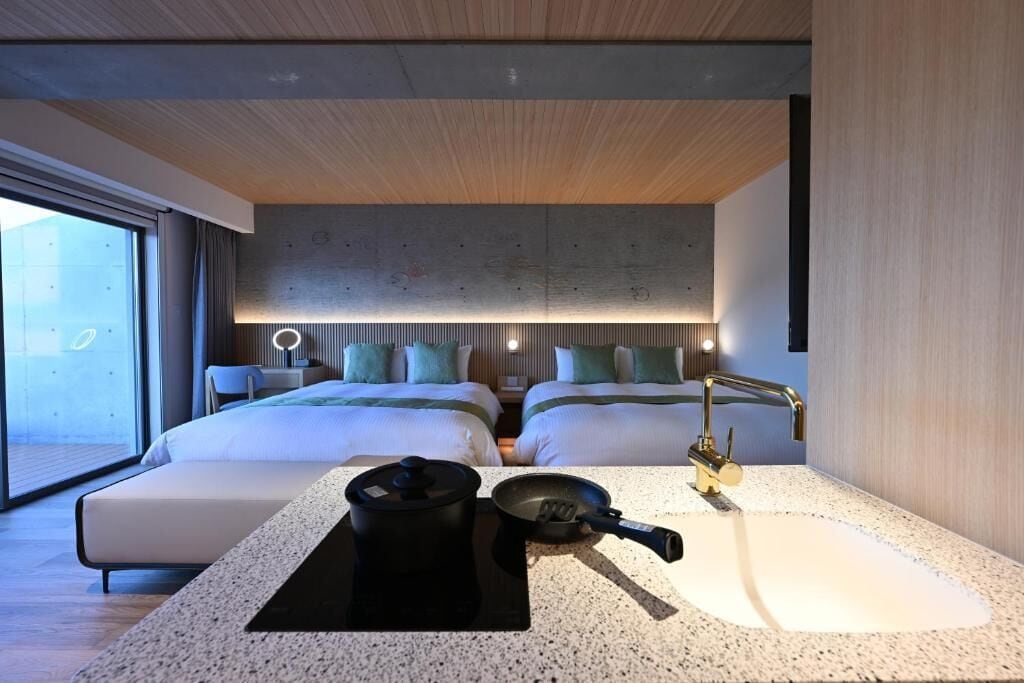 Habitación cuádruple Premier, balcón (Sauna) | Cocina básica privada | Microondas