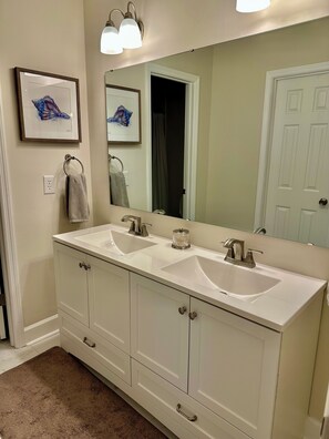 淋浴设施、毛巾、肥皂、洗发水