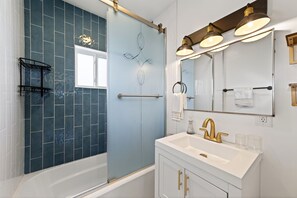 Towels - The Seashell Cottage (Oceanside)