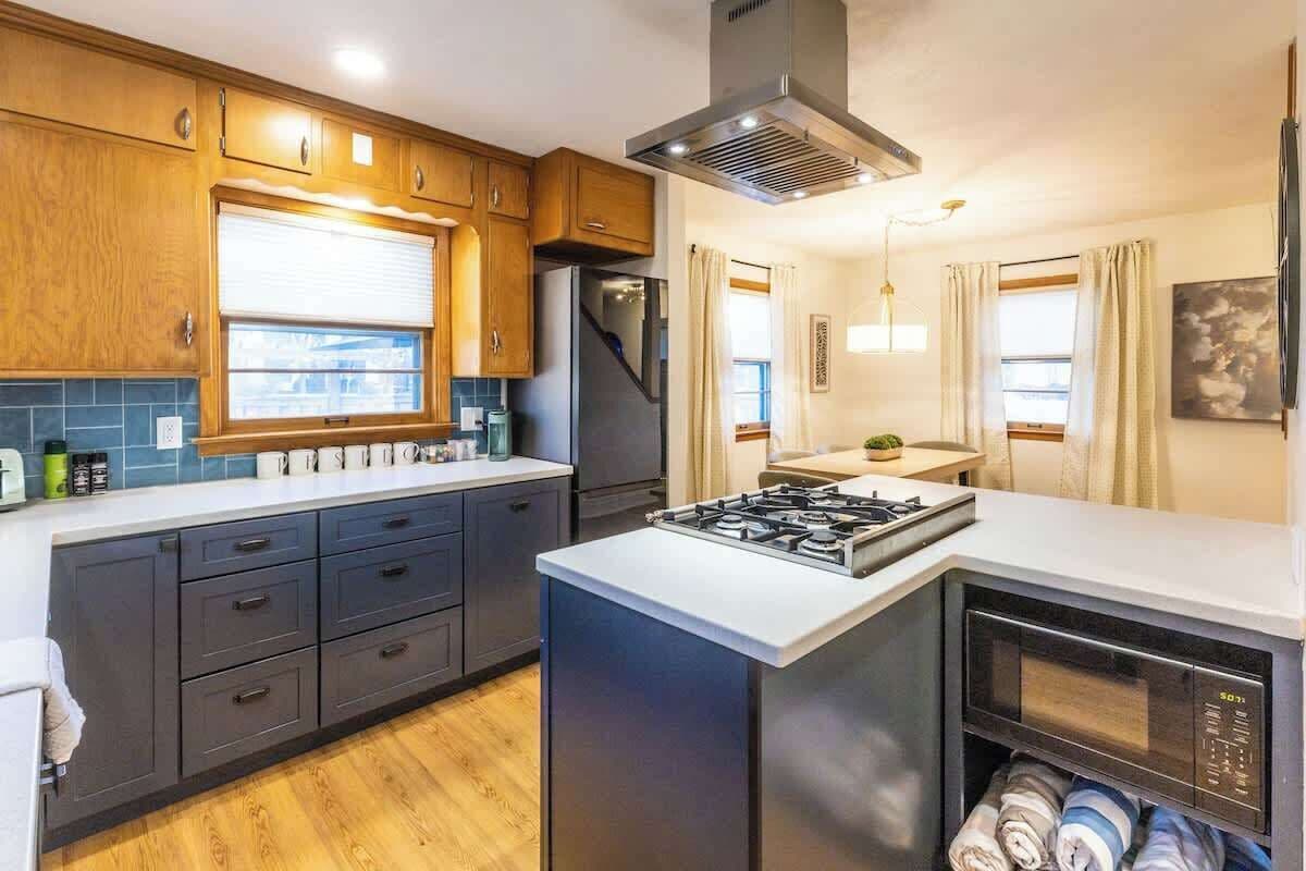 Refrigerador, microondas, horno y parrilla de estufa 