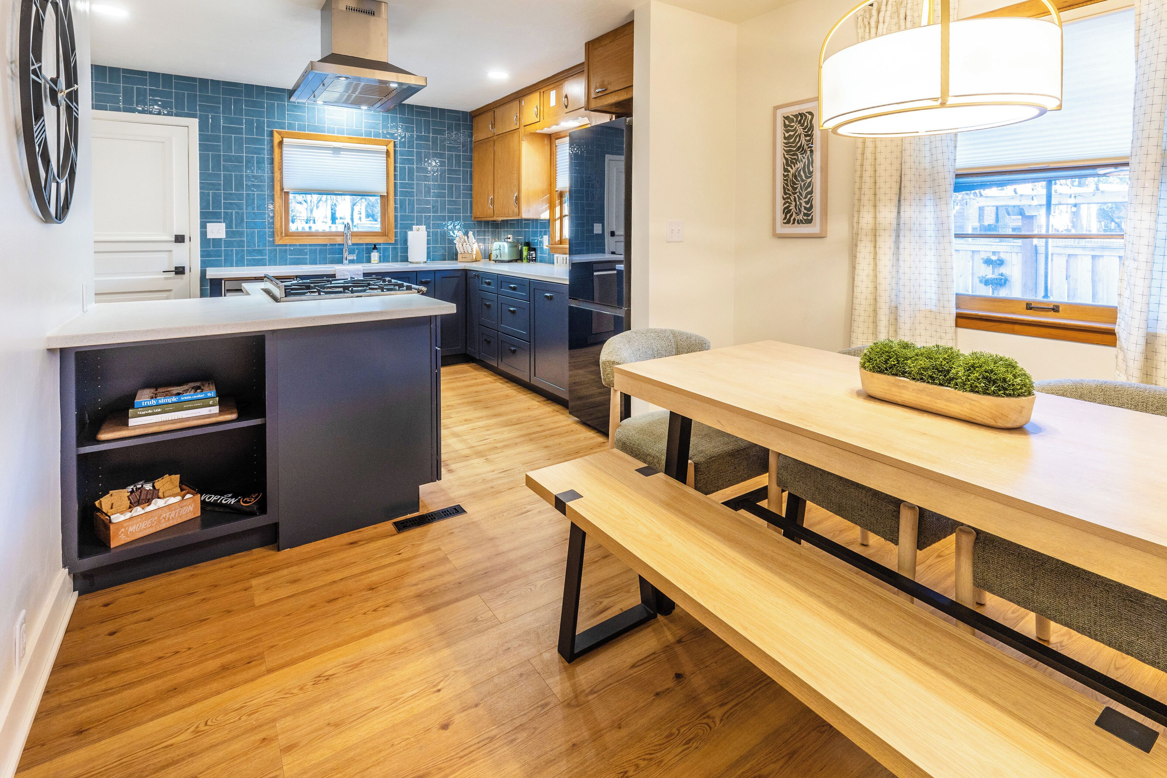 Geladeira, micro-ondas, fogão, cooktop