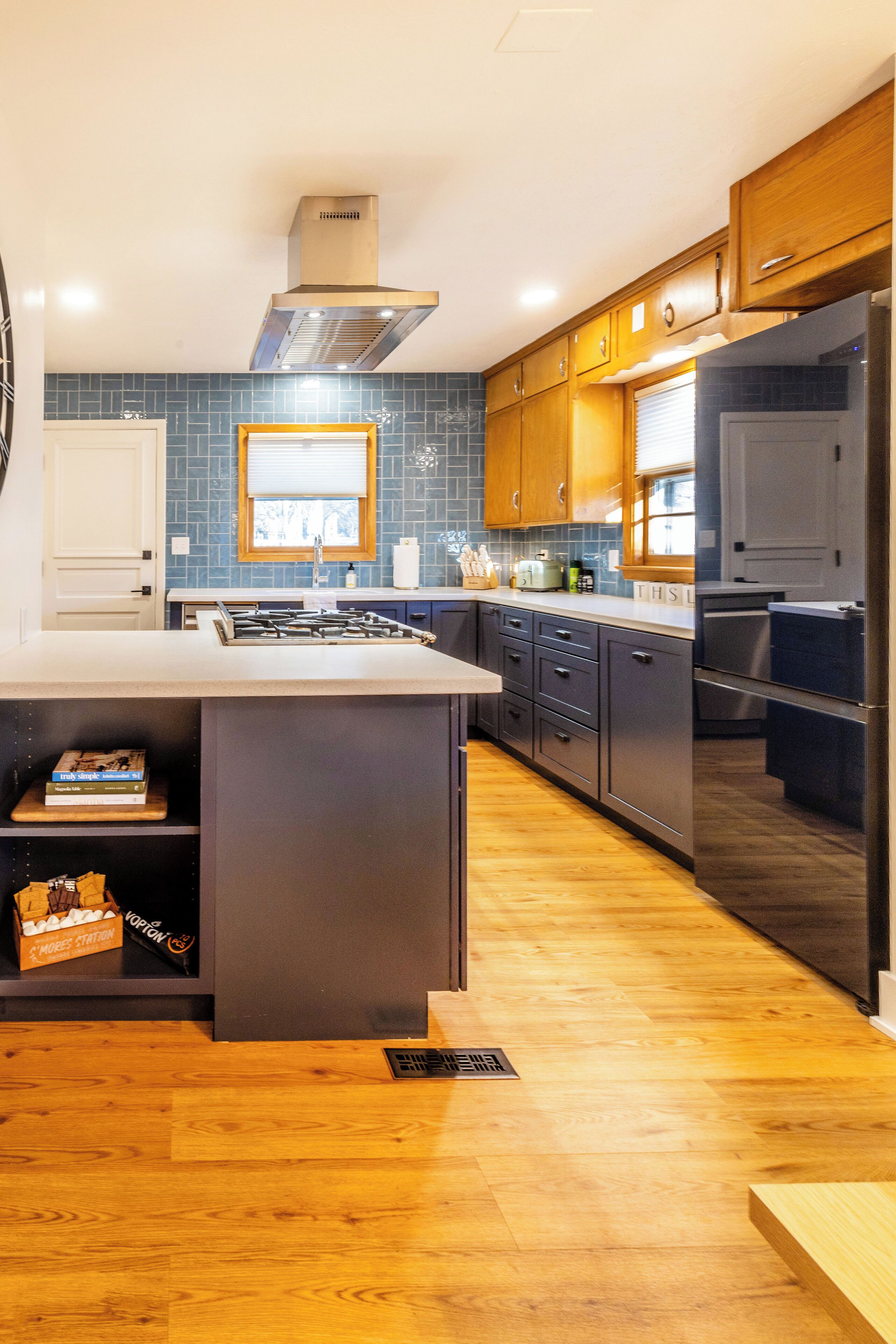 Geladeira, micro-ondas, fogão, cooktop