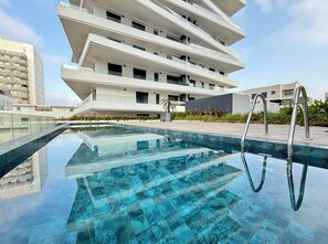 Outdoor pool - Apartment Uptown CFC - Pool, Gym & Parking (Casablanca)