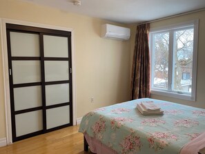 1 slaapkamer, een strijkplank/strijkijzer, wifi, beddengoed