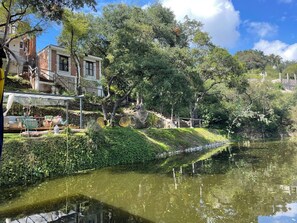 المنطقة المحيطة بالمنشأة