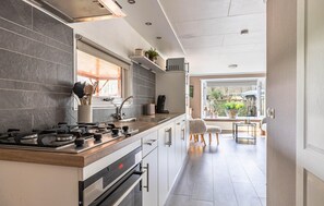 Fridge, microwave, stovetop, dishwasher - Pet friendly home in Erm with sauna (Erm)