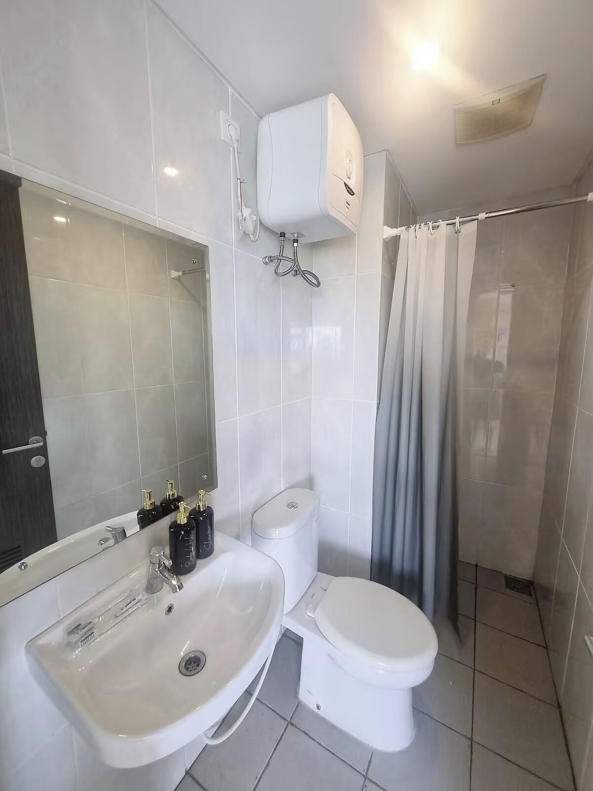 Deluxe Studio, City View | Bathroom
