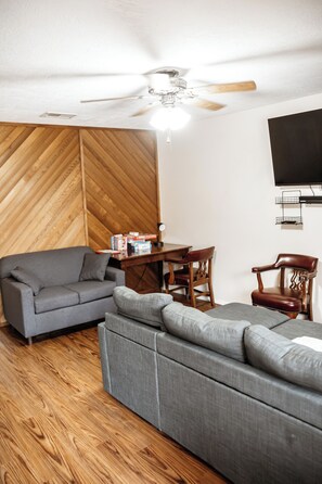 Unclassified image, 2 of 32, button