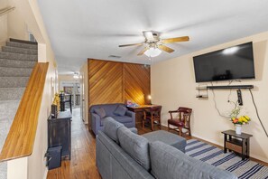 Unclassified image, 4 of 32, button