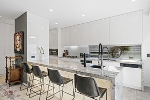 Unclassified image, 2 of 20, button