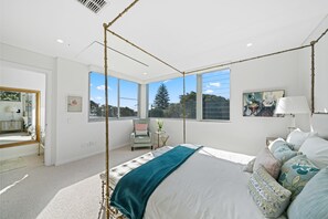 Unclassified image, 4 of 20, button