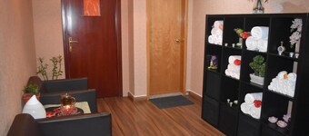 Emirates Plaza Hotel