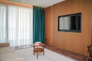 Room - Supreme Hotel (Golem)