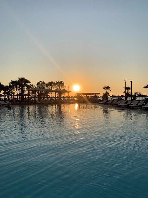 Pool - Supreme Hotel (Golem)