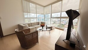 Unclassified image, 5 of 17, button