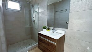 Hair dryer - Stunning 3BR with Views, Balcony and Parking (Panamá)