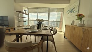 Dining - Stunning 3BR with Views, Balcony and Parking (Panamá)