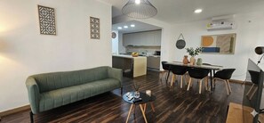 TV - Stunning 3BR with Views, Balcony and Parking (Panamá)