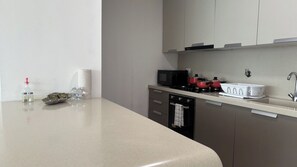 Private kitchen - Stunning 3BR with Views, Balcony and Parking (Panamá)