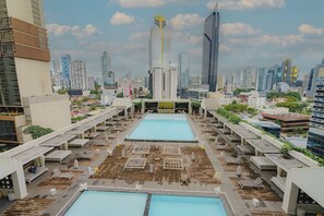 Pool - Exclusive and luxury 1BR with balcony in Yoo Panama (Panamá)