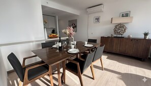 Unclassified image, 2 of 22, button