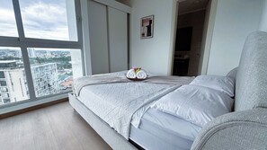 3 habitaciones, tabla de planchar con plancha, wifi y ropa de cama 