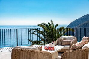 Property grounds - Apolonia - by Almarina Villas (CALPE)