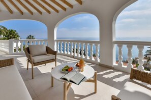Property grounds - Apolonia - by Almarina Villas (CALPE)