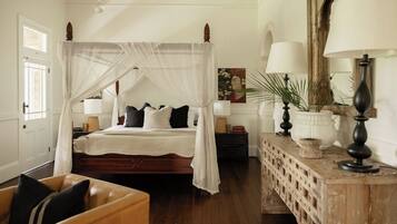 Desk, laptop workspace, iron/ironing board, free WiFi