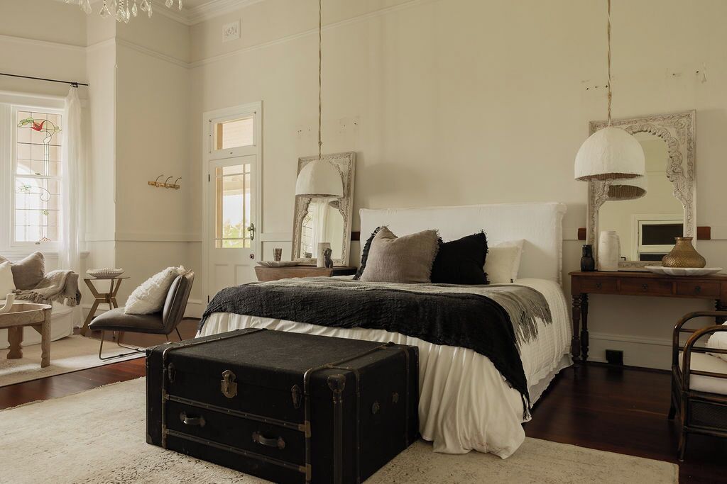 Desk, laptop workspace, iron/ironing board, free WiFi