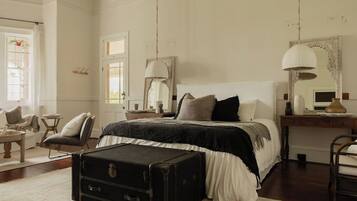 Desk, laptop workspace, iron/ironing board, free WiFi