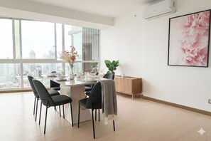Dining - Stunning 3BR with Views, Balcony and Parking (Panamá)