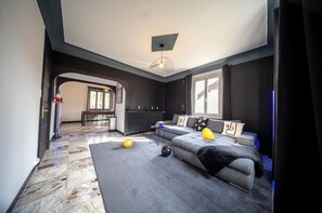 Unclassified image, 4 of 21, button - The Private Lounge – Cinema, Billiards & Garden (Belley)