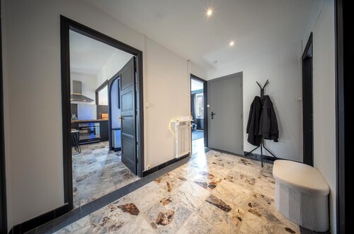 The Private Lounge – Cinema, Billiards & Garden