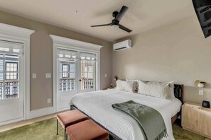 4 bedrooms, iron/ironing board, travel cot, WiFi - Spacious 4bd House, New Bathrooms, Near King St. (Charleston)