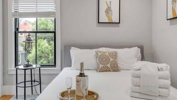 2 bedrooms, iron/ironing board, WiFi, bed sheets