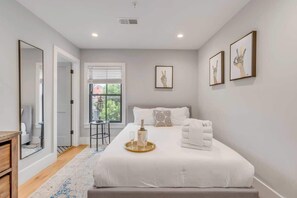 2 chambres, fer et planche à repasser, Wi-Fi, draps fournis