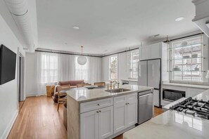 Interior - Professionally Designed 5bd Retreat, Steps to King (Charleston)