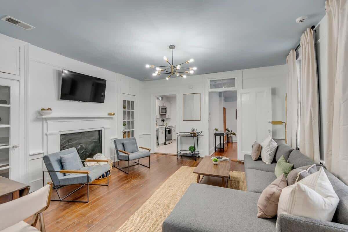 Spacious, Large 4bd W/ Outdoor Dining, Near King! - Charleston, SC