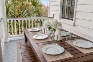 Outdoor dining - 11 Bed Compound for Large Groups, Prime Location! (Charleston)