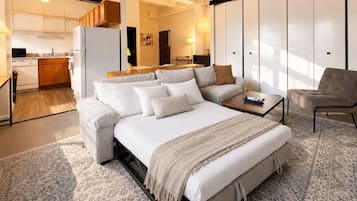 Iron/ironing board, WiFi, bed sheets